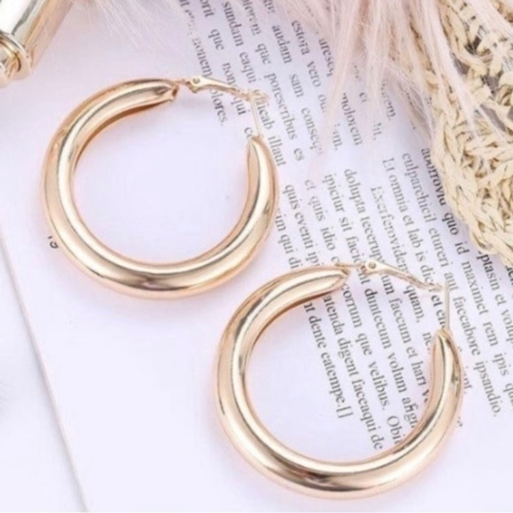 🆕 16k Yellow Gold Plated Over Sterling Silver Perfect For Sensitive Ears!! 1.5”